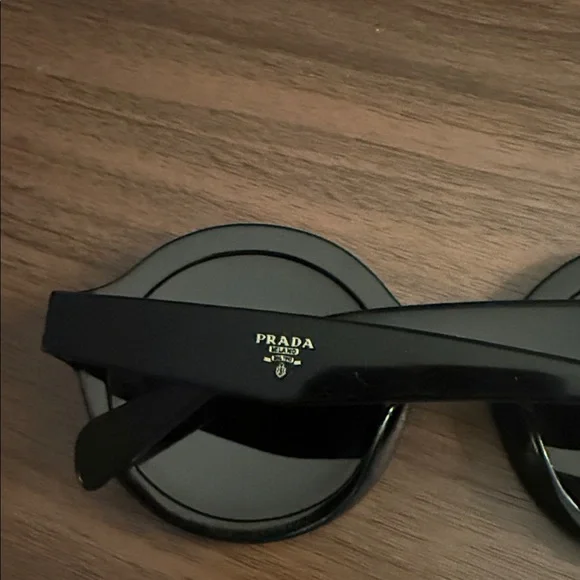 Authentic Prada SPR 11U Sunglasses - Picture 5 of 8
